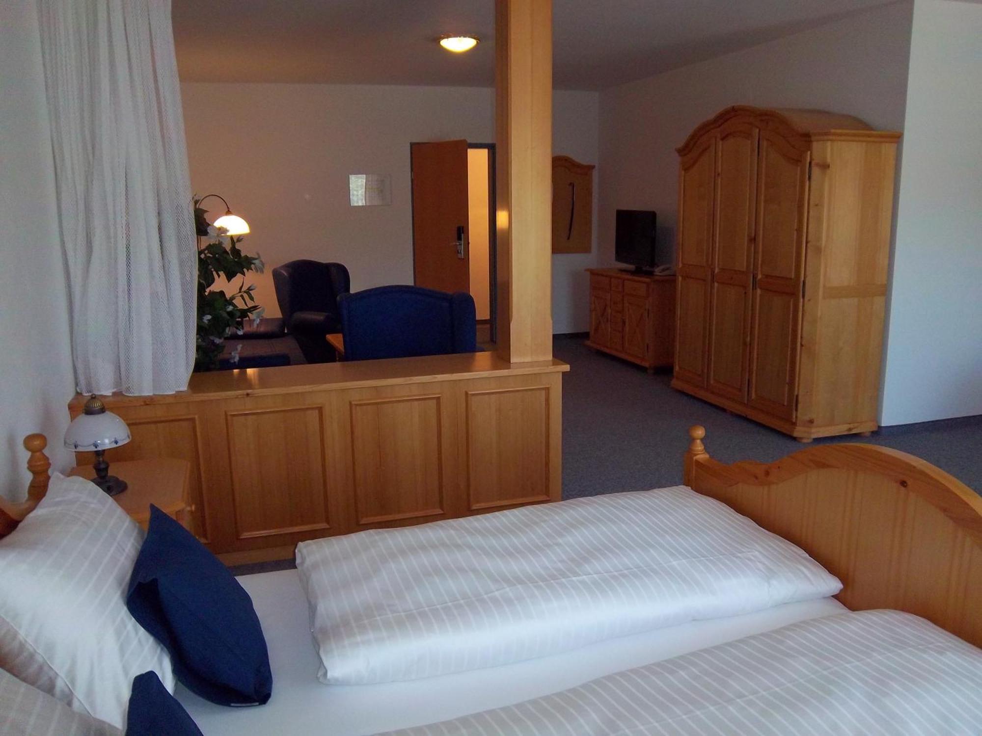 Grandhotel Niederoesterreichischer Hof Lanzenkirchen Buitenkant foto