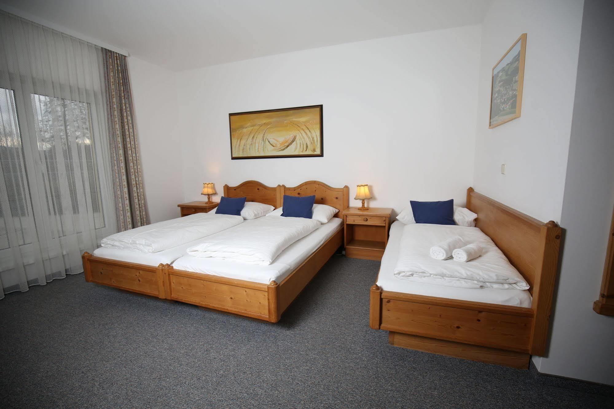 Grandhotel Niederoesterreichischer Hof Lanzenkirchen Buitenkant foto